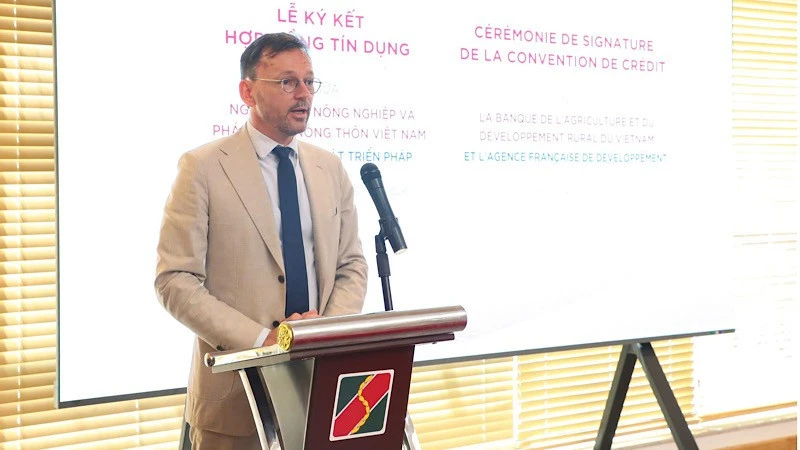 Agribank ký hợp đồng tín dụng hạn mức tài chính khí hậu với Cơ quan Phát triển Pháp Agribank ký hợp đồng tín dụng hạn mức tài chính khí hậu với Cơ quan Phát triển Pháp