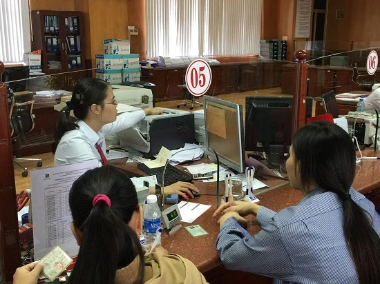 Áp lực thanh khoản, cuộc đua lãi suất ngân hàng nóng trở lại Áp lực thanh khoản, cuộc đua lãi suất ngân hàng nóng trở lại