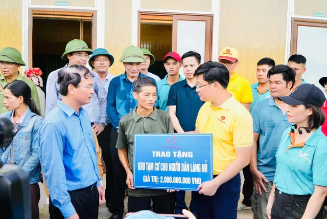 Bà Phạm Thu Hương lần đầu lên tiếng về Quỹ hơn 46.000 tỷ đồng của Vingroup, giúp đỡ hàng nghìn người VN Bà Phạm Thu Hương lần đầu lên tiếng về Quỹ hơn 46.000 tỷ đồng của Vingroup, giúp đỡ hàng nghìn người VN