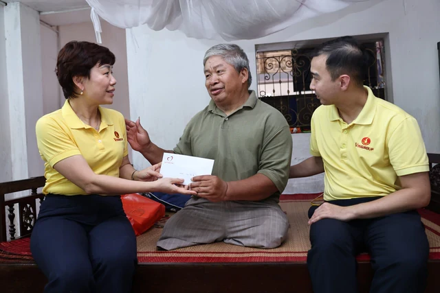 Bà Phạm Thu Hương lần đầu lên tiếng về Quỹ hơn 46.000 tỷ đồng của Vingroup, giúp đỡ hàng nghìn người VN Bà Phạm Thu Hương lần đầu lên tiếng về Quỹ hơn 46.000 tỷ đồng của Vingroup, giúp đỡ hàng nghìn người VN