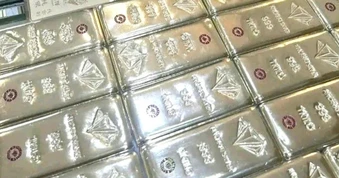 Bạc lên sát mốc 89 triệu đồng/kg, đà tăng vượt vàng