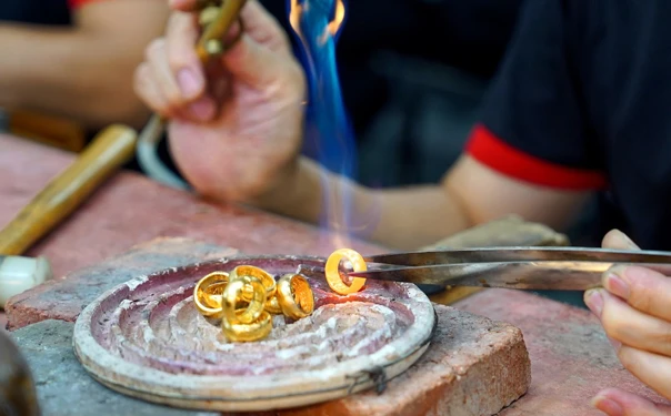 Băn khoăn với đề xuất vay vàng trong dân Băn khoăn với đề xuất vay vàng trong dân