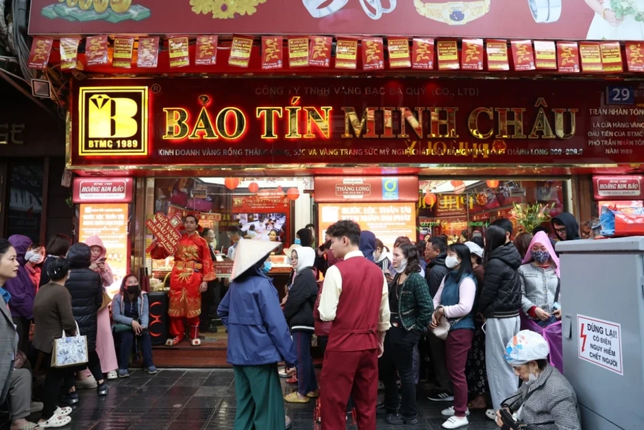 Bảo Tín Minh Châu lên tiếng sau khi tạm ngừng giao dịch nhiều cửa hàng Bảo Tín Minh Châu lên tiếng sau khi tạm ngừng giao dịch nhiều cửa hàng