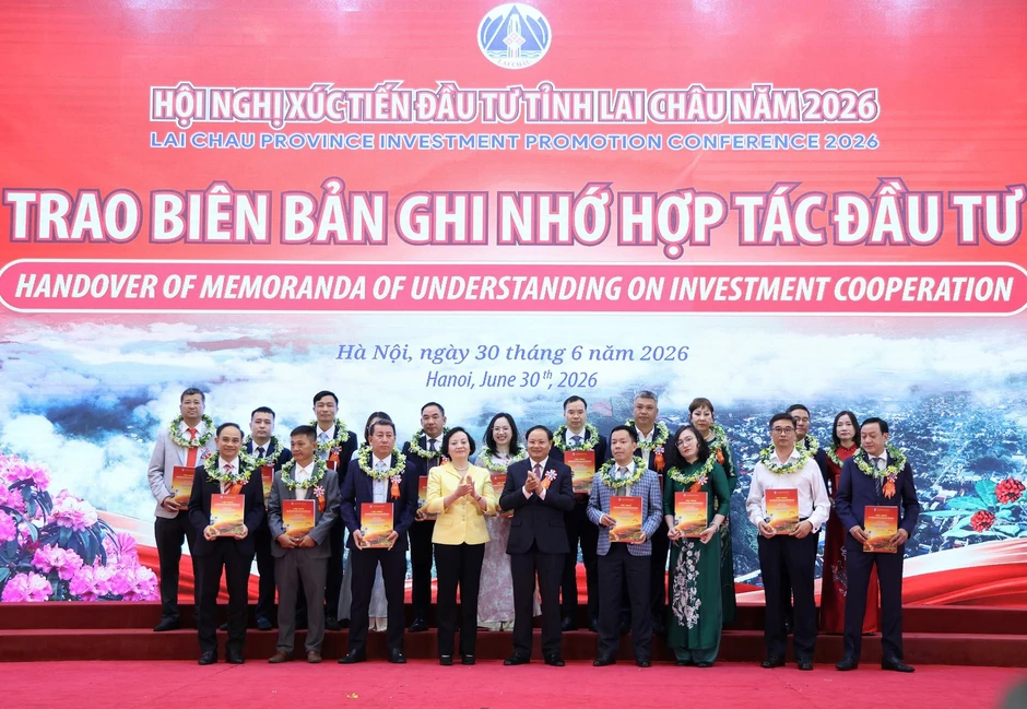 Bắt tay với tỉnh ít dân nhất VN, tỷ phú Phạm Nhật Vượng quyết tâm khai thác “mỏ vàng” ở nơi mây chạm núi Bắt tay với tỉnh ít dân nhất VN, tỷ phú Phạm Nhật Vượng quyết tâm khai thác “mỏ vàng” ở nơi mây chạm núi