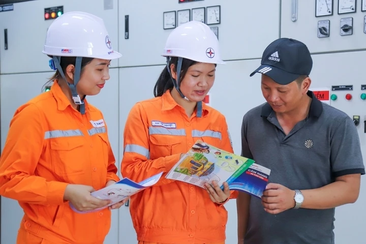 Bộ Công Thương nêu lý do chưa áp giá điện sinh hoạt theo giờ với hộ gia đình Bộ Công Thương nêu lý do chưa áp giá điện sinh hoạt theo giờ với hộ gia đình