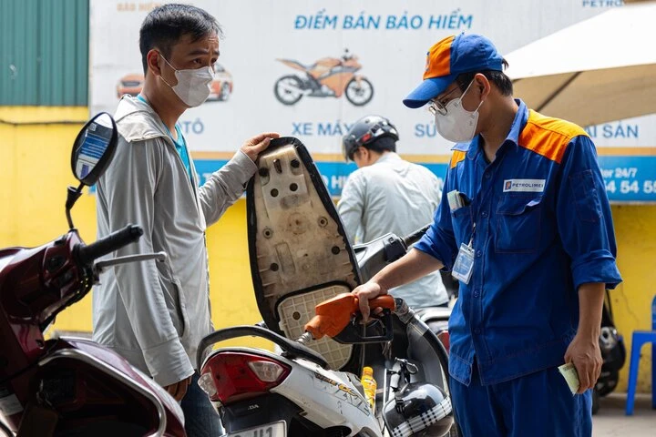 Bộ Tài chính đề xuất giảm thuế nhập khẩu xăng dầu về 0% Bộ Tài chính đề xuất giảm thuế nhập khẩu xăng dầu về 0%