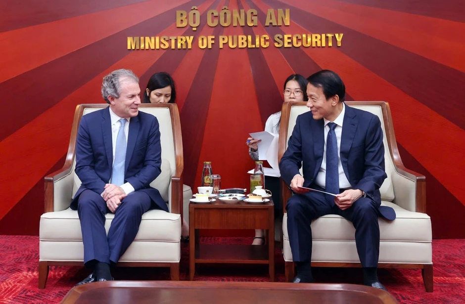 Bộ trưởng Bộ Công an hoan nghênh Tập đoàn Mỹ hợp tác với Việt Nam trong lĩnh vực “cứu” 10.000 tỷ USD/năm Bộ trưởng Bộ Công an hoan nghênh Tập đoàn Mỹ hợp tác với Việt Nam trong lĩnh vực “cứu” 10.000 tỷ USD/năm