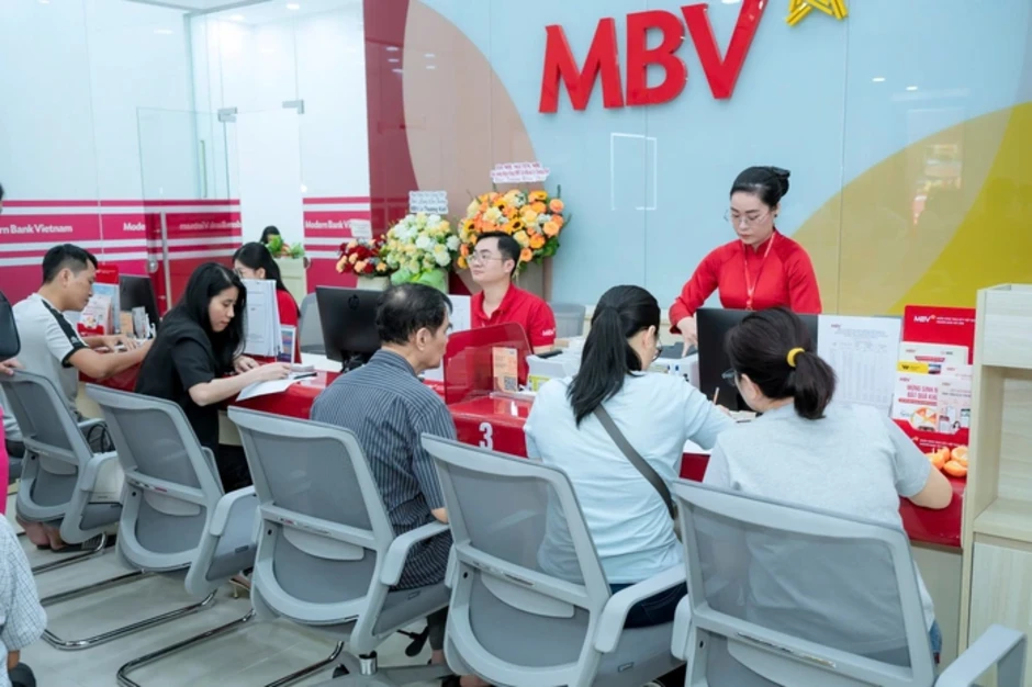 Cả ngày vía Thần Tài, khách “đua" gửi tiết kiệm Cả ngày vía Thần Tài, khách “đua" gửi tiết kiệm