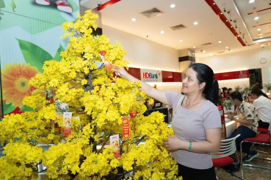 Cả ngày vía Thần Tài, khách “đua" gửi tiết kiệm Cả ngày vía Thần Tài, khách “đua" gửi tiết kiệm