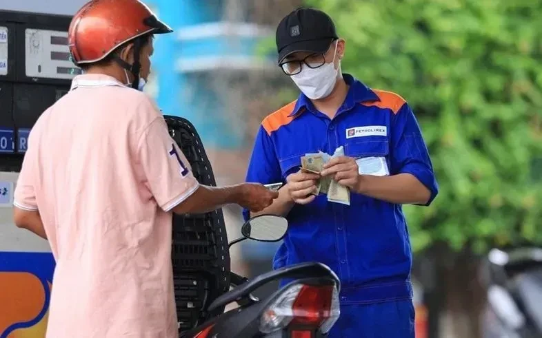 Chi tạm ứng 8.000 tỷ đồng cho Quỹ Bình ổn giá xăng dầu Chi tạm ứng 8.000 tỷ đồng cho Quỹ Bình ổn giá xăng dầu