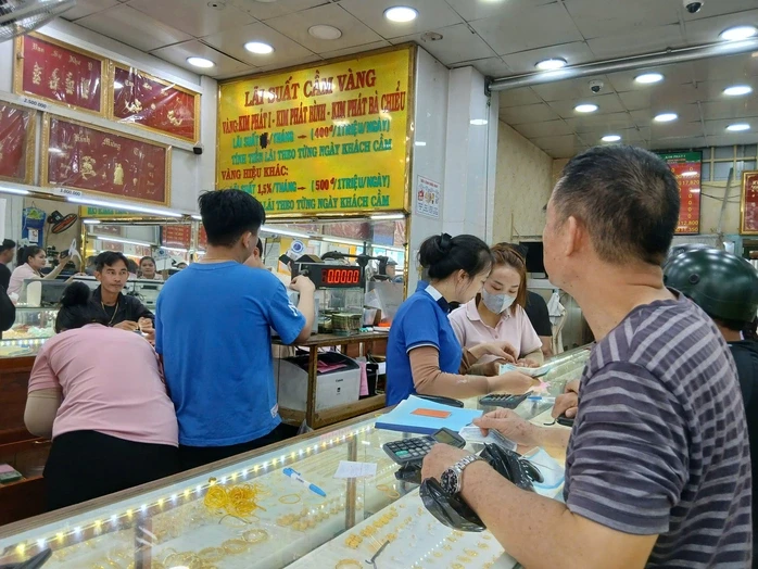 Chiều 3-3, giá vàng, bạc tiếp tục giảm mạnh Chiều 3-3, giá vàng, bạc tiếp tục giảm mạnh
