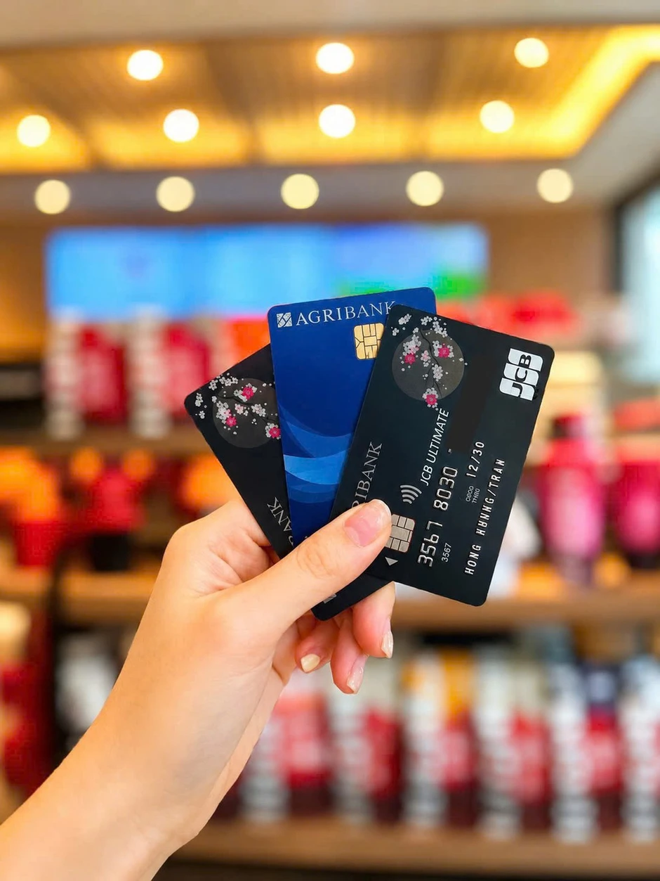 Chính thức từ hôm nay: Loạt ngân hàng Agribank, VietinBank, HSBC,... áp dụng quy định mới về tiền gửi, phí thẻ