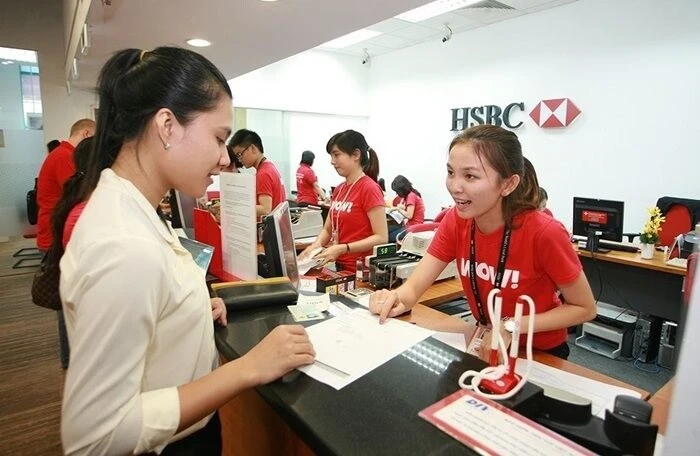 Chính thức từ hôm nay: Loạt ngân hàng Agribank, VietinBank, HSBC,... áp dụng quy định mới về tiền gửi, phí thẻ