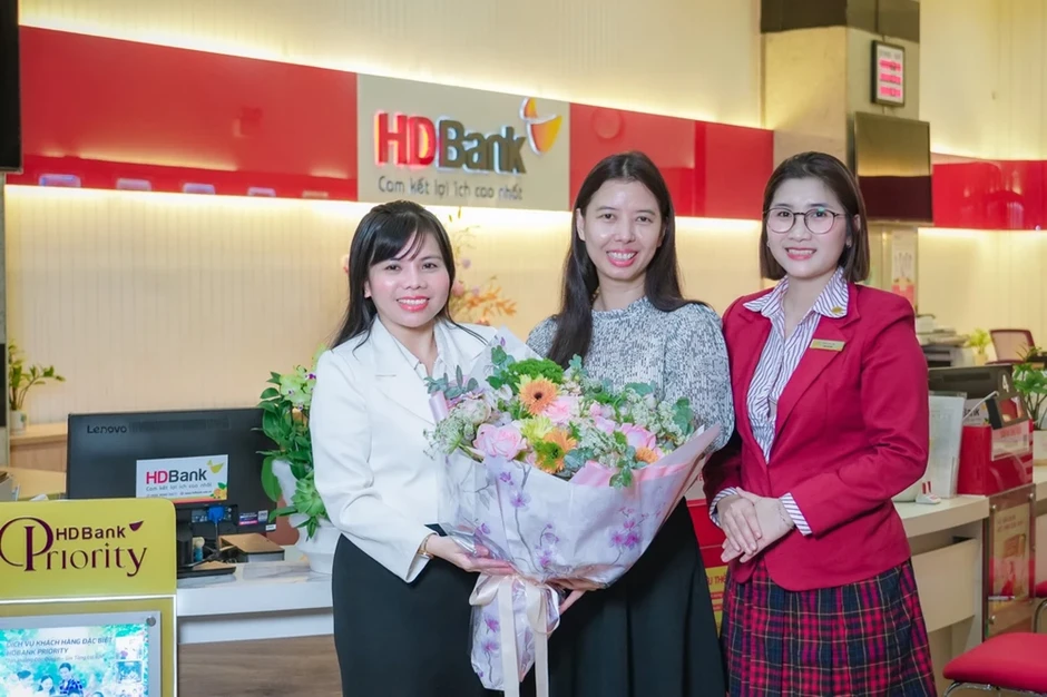 Chủ nhân giải thưởng 3 tỷ đồng chương trình “Tiết kiệm Tỷ phú” tại HDBank lộ diện Chủ nhân giải thưởng 3 tỷ đồng chương trình “Tiết kiệm Tỷ phú” tại HDBank lộ diện