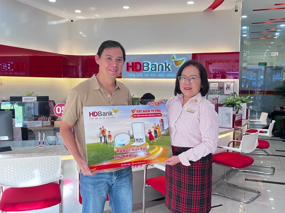 Chủ nhân giải thưởng 3 tỷ đồng chương trình “Tiết kiệm Tỷ phú” tại HDBank lộ diện Chủ nhân giải thưởng 3 tỷ đồng chương trình “Tiết kiệm Tỷ phú” tại HDBank lộ diện