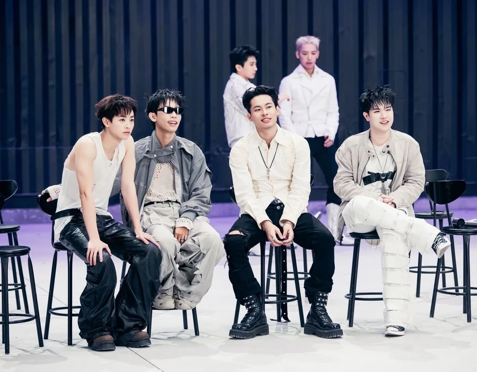 Chủ show 'Say Hi' và 'Anh trai vượt ngàn chông gai': Ai kiếm tiền giỏi hơn Chủ show 'Say Hi' và 'Anh trai vượt ngàn chông gai': Ai kiếm tiền giỏi hơn