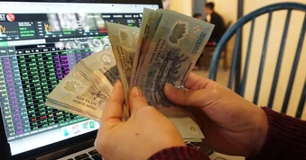 Chứng khoán lên 21 điểm, VIC, PNJ tăng mạnh
