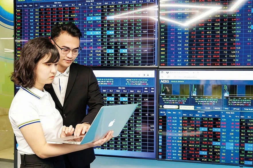 Chứng khoán ngày 12/3: VN-Index điều chỉnh sau hai phiên hồi phục, thị trường bước vào nhịp tích lũy