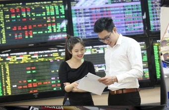 Chứng khoán ngày 13/3: Áp lực bán gia tăng, VN-Index lùi về dưới 1.700 điểm