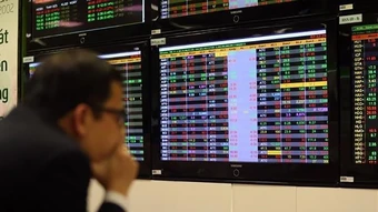 Chứng khoán ngày 13/5: Cổ phiếu dầu khí bứt phá, VN-Index vẫn mất điểm cuối phiên