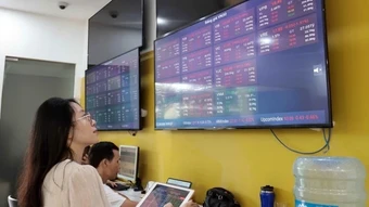 Chứng khoán ngày 13/7: Cổ phiếu tài chính đồng loạt giảm mạnh, VN-Index lùi về sát mốc 1.800 điểm