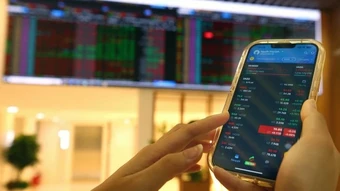 Chứng khoán ngày 19/8: Cổ phiếu tài chính gây áp lực, VN-Index giảm hơn 5 điểm