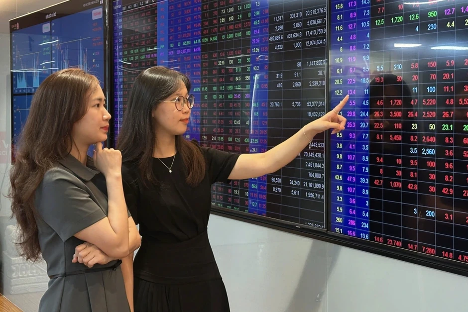 Chứng khoán tăng hơn 10 điểm, VN-Index vẫn dưới mốc 1.800 Chứng khoán tăng hơn 10 điểm, VN-Index vẫn dưới mốc 1.800
