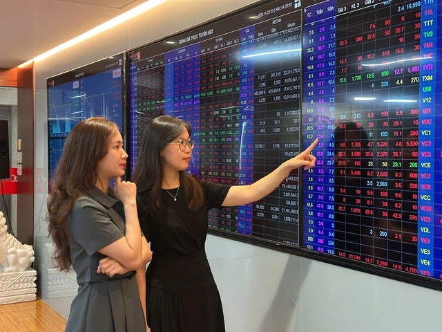 Chuyên gia dự báo VN-Index đạt 2.000 điểm cuối năm Chuyên gia dự báo VN-Index đạt 2.000 điểm cuối năm