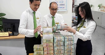 Có nên nới trần tín dụng cho các dự án lớn?