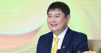 Cổ phiếu liên quan ông Nguyễn Đức Thụy bất ngờ có giá cao nhất ngành ngân hàng