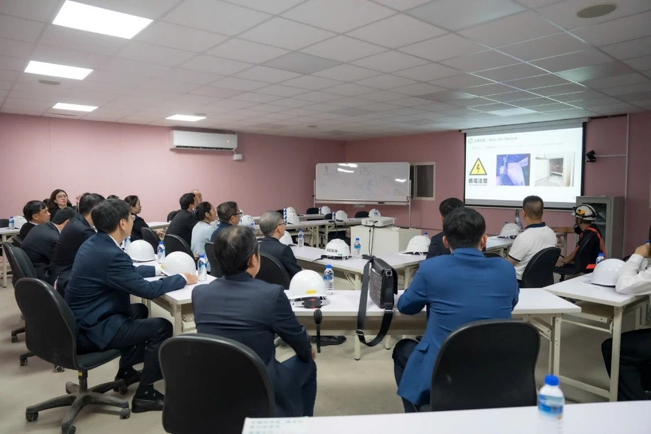 Công ty ông Đặng Thành Tâm khảo sát Data Center 32 MW, xúc tiến một trong những dự án AI lớn nhất Việt Nam, quy mô 200 MW trị giá 3,5 tỷ USD Công ty ông Đặng Thành Tâm khảo sát Data Center 32 MW, xúc tiến một trong những dự án AI lớn nhất Việt Nam, quy mô 200 MW trị giá 3,5 tỷ USD