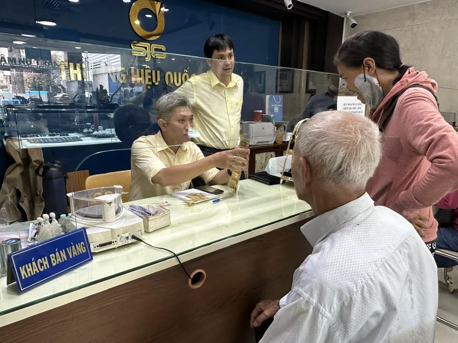 Công ty SJC tạm ngưng đăng ký mua vàng online Công ty SJC tạm ngưng đăng ký mua vàng online