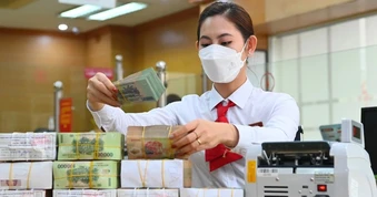 Cuộc đua hút tiền của ngân hàng thêm "nóng", lãi suất vọt lên 9%/năm