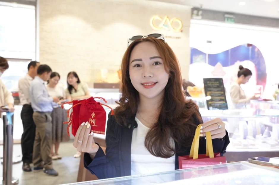 Cuối ngày 25-2, giá vàng miếng neo cao, nhiều công ty ra thông báo quan trọng