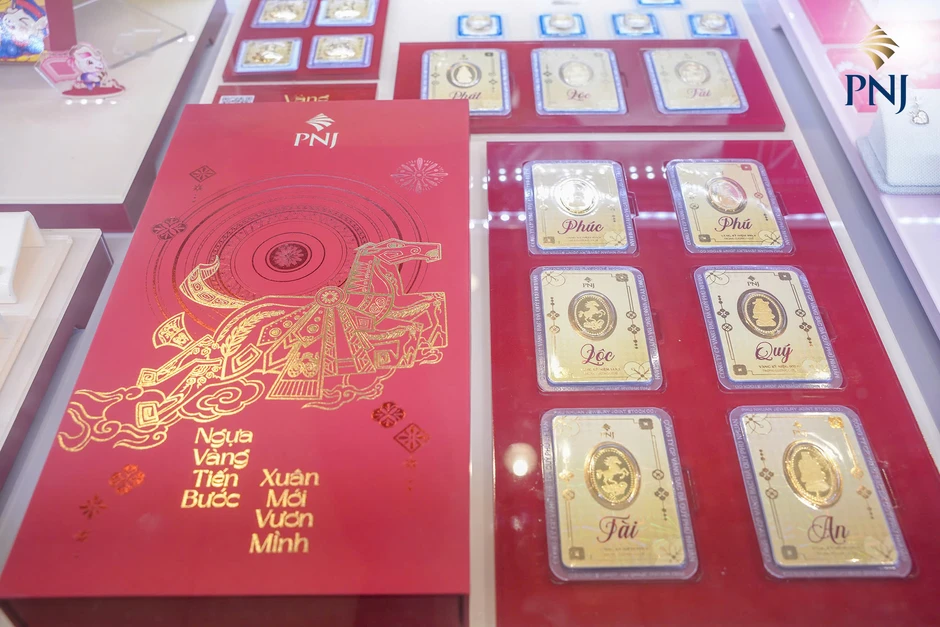 Cuối ngày 26-2, giá vàng miếng SJC bất ngờ giảm, khách nhộn nhịp đi mua Cuối ngày 26-2, giá vàng miếng SJC bất ngờ giảm, khách nhộn nhịp đi mua