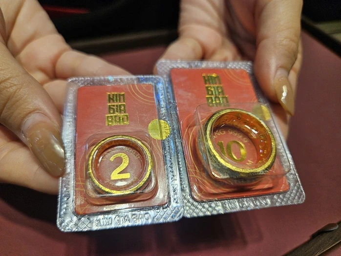 Cuối ngày 9-6, giá vàng, bạc "quay xe" tăng trở lại, vẫn xuất hiện dự báo kém lạc quan Cuối ngày 9-6, giá vàng, bạc "quay xe" tăng trở lại, vẫn xuất hiện dự báo kém lạc quan
