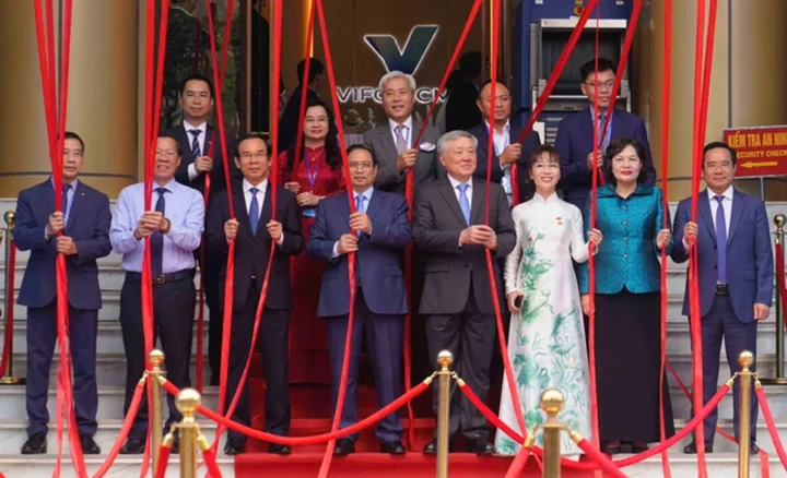 Cựu Phó Thủ tướng Đức gốc Việt tham gia Tổ tư vấn Trung tâm tài chính quốc tế TP.HCM Cựu Phó Thủ tướng Đức gốc Việt tham gia Tổ tư vấn Trung tâm tài chính quốc tế TP.HCM