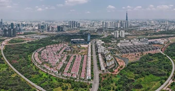 'Đại bàng' ngoại ồ ạt làm tổ, vì sao nhà đầu tư Việt bỏ trống sân nhà?
