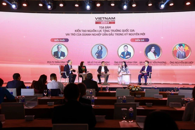 Đại gia Đặng Thành Tâm: "Việt Nam không thể chỉ mãi là một công xưởng sản xuất" Đại gia Đặng Thành Tâm: "Việt Nam không thể chỉ mãi là một công xưởng sản xuất"