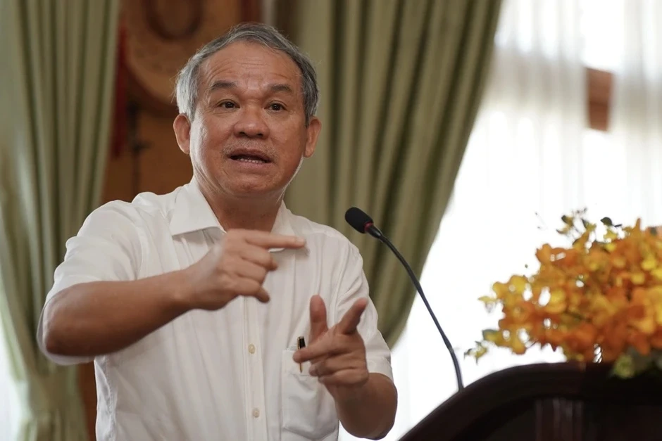 Đại gia địa ốc và người nhà đổ xô 'bắt đáy' cổ phiếu Đại gia địa ốc và người nhà đổ xô 'bắt đáy' cổ phiếu