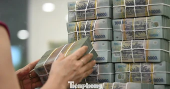 Đằng sau cuộc đua lãi suất huy động và cho vay