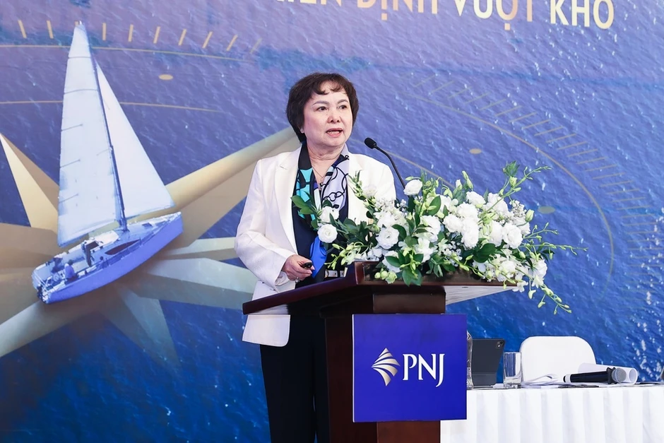 Đến em trai bà Cao Thị Ngọc Dung muốn bán cổ phiếu PNJ Đến em trai bà Cao Thị Ngọc Dung muốn bán cổ phiếu PNJ