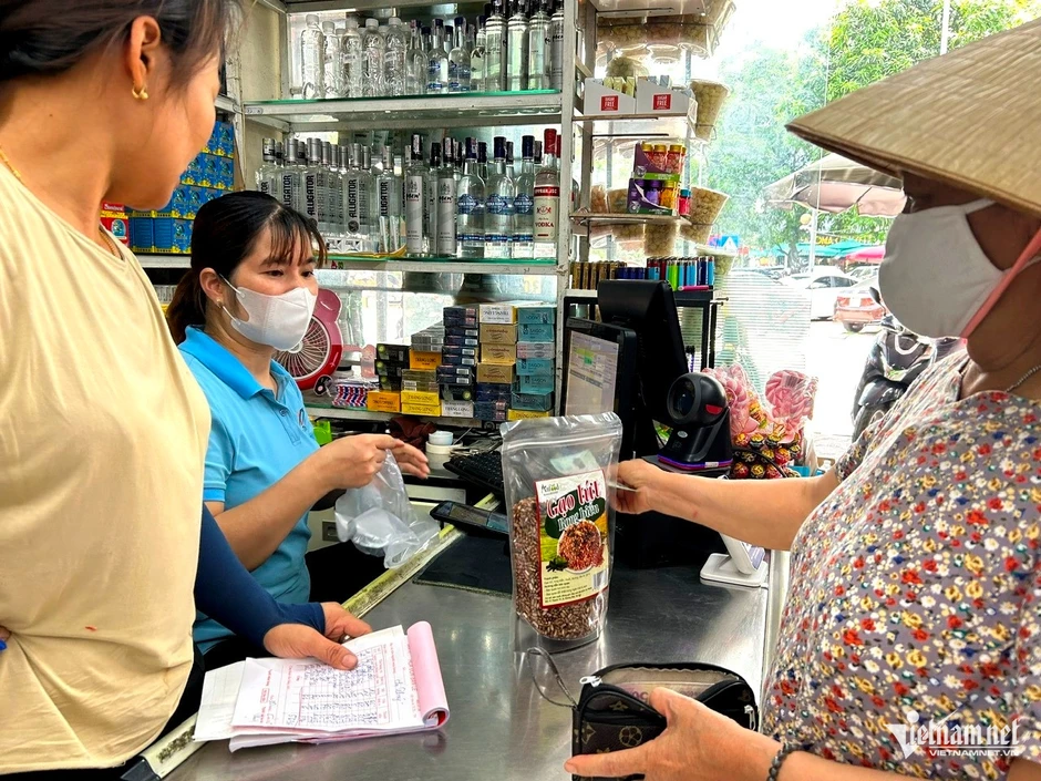 Doanh thu vượt 3 tỷ đồng, hộ kinh doanh phải đổi cách tính thuế ngay? Doanh thu vượt 3 tỷ đồng, hộ kinh doanh phải đổi cách tính thuế ngay?