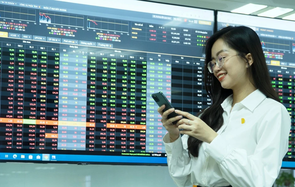 Dòng tiền xoay sang cổ phiếu doanh nghiệp nhà nước, loạt mã tăng trần Dòng tiền xoay sang cổ phiếu doanh nghiệp nhà nước, loạt mã tăng trần