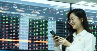 Dòng tiền xoay sang cổ phiếu doanh nghiệp nhà nước, loạt mã tăng trần