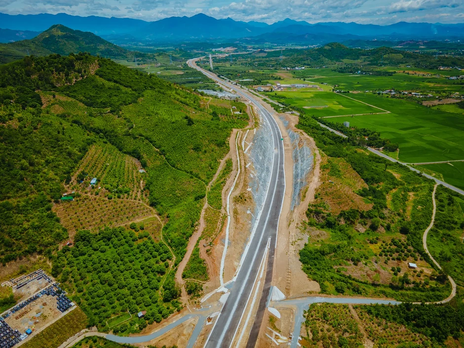 Dự án cao tốc mà Tập đoàn Sơn Hải muốn làm "công trình vượt núi đẹp nhất Việt Nam" đón tin vui lớn Dự án cao tốc mà Tập đoàn Sơn Hải muốn làm "công trình vượt núi đẹp nhất Việt Nam" đón tin vui lớn