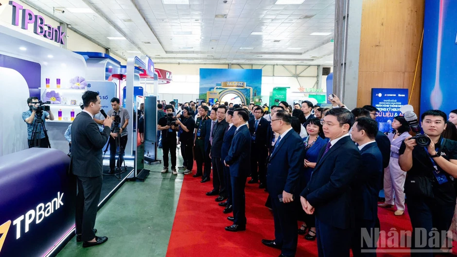 Dữ liệu dẫn lối, trí tuệ nhân tạo đồng hành, ngân hàng kiến tạo hệ sinh thái số Dữ liệu dẫn lối, trí tuệ nhân tạo đồng hành, ngân hàng kiến tạo hệ sinh thái số