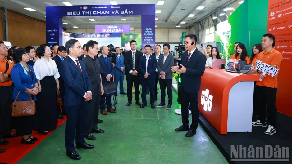 Dữ liệu dẫn lối, trí tuệ nhân tạo đồng hành, ngân hàng kiến tạo hệ sinh thái số Dữ liệu dẫn lối, trí tuệ nhân tạo đồng hành, ngân hàng kiến tạo hệ sinh thái số
