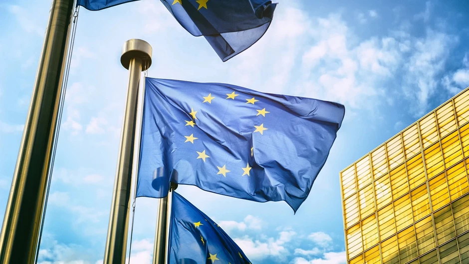 EU tinh chỉnh luật ESG, bơm tỷ euro giữ doanh nghiệp và dòng vốn EU tinh chỉnh luật ESG, bơm tỷ euro giữ doanh nghiệp và dòng vốn
