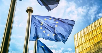EU tinh chỉnh luật ESG, bơm tỷ euro giữ doanh nghiệp và dòng vốn